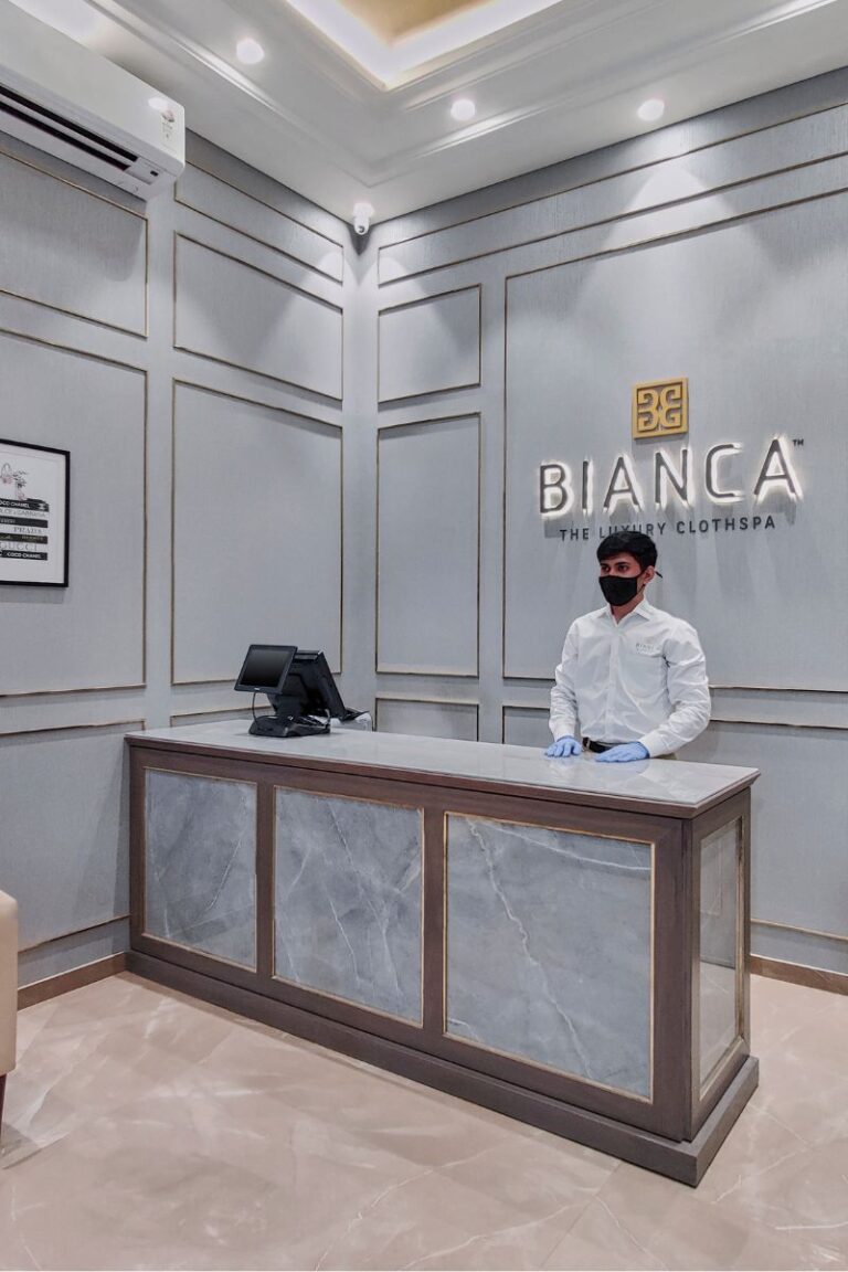 bianca-bandra-front-desk